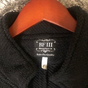 BF III MENS COLLARED SWEATER, SIZE LARGE